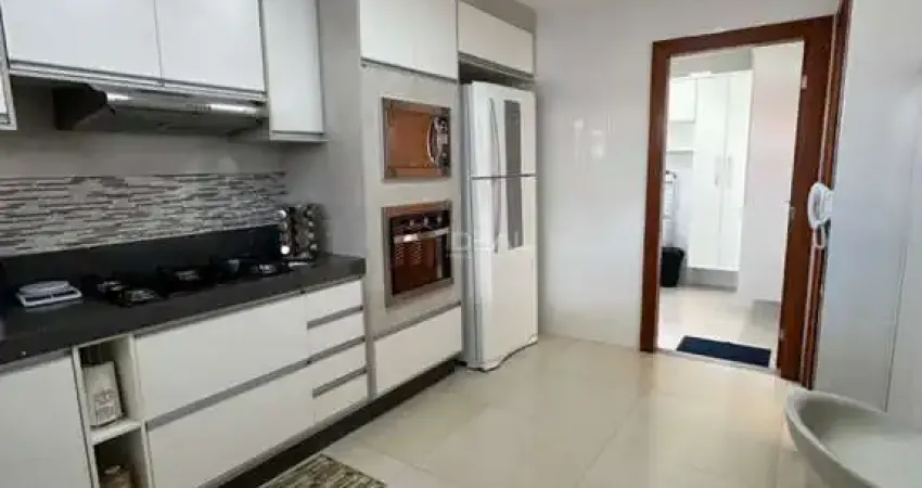 Casa de luxo à venda em campos dos goytacazes: 3 suítes, área de lazer com piscina aquecida e mobiliada com extremo bom gosto.