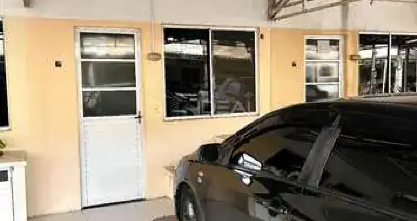 Casa com 02 quartos modificada com porcelanato em parque joquei club - campos dos goytacazes