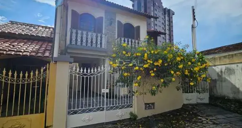 Casa com 3 quartos para alugar na Rua dos Goytacazes, 52, Lapa, Campos dos Goytacazes