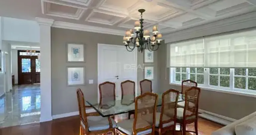 Casa contemporânea duplex com 5 quartos e piscina em condomínio golden garden