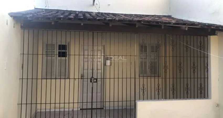 Casa com 2 quartos para alugar na Rua Doutor Álvaro de Lacerda, Centro, Campos dos Goytacazes