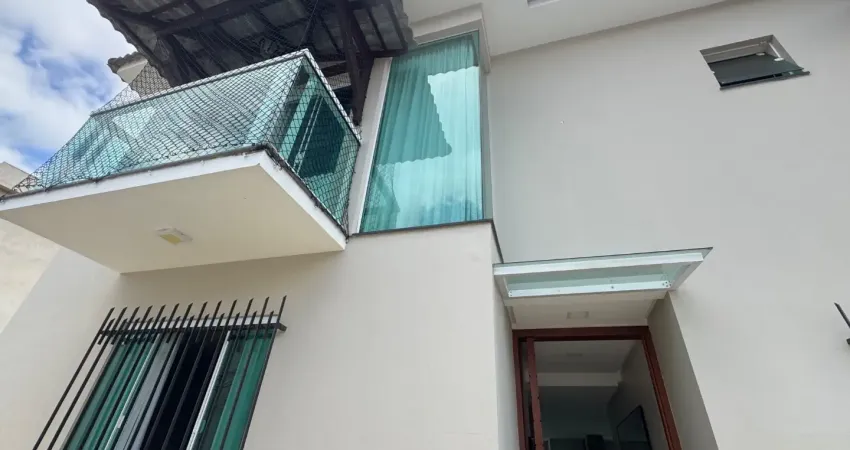 Maravilhosa casa com 4 quartos, piscina, área gourmet e acabamento premium