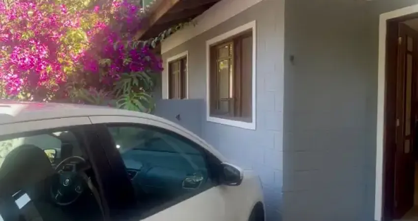 Casinha charmosa 2 dormitórios próxima da praia e do forte atacadista!