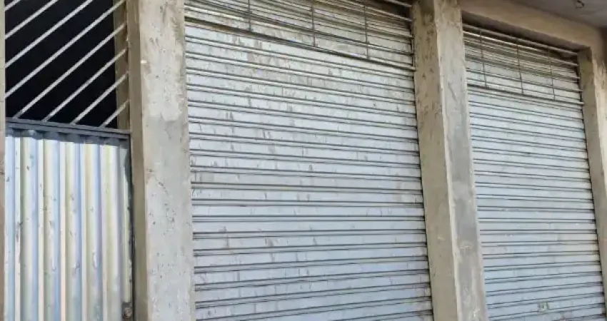 Prédio comercial e residência no beco do cirilo com 3 pavimentos