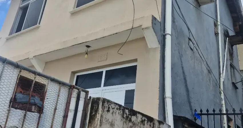 Linda casa triplex solta na liberdade com vista para bahia de todos os santoa