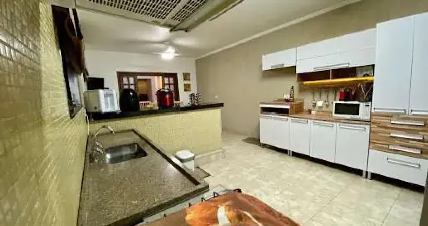 Sobrado com 3 dormitórios à venda, 456 m² por R$ 950.000 - Parque Flamengo