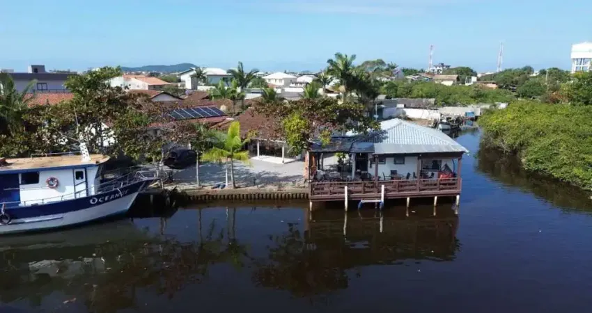 0843 - casa de fundos para o rio perequê, terreno com 739,64m² - centro