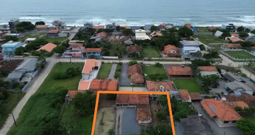 0923 - casa sob 2 terrenos com 900,00m² - 220m do mar | salinas - bbb/sc