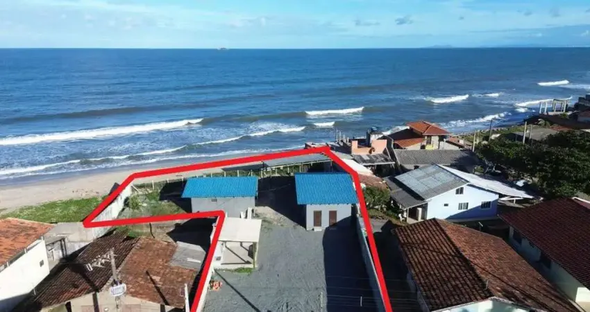 0945 - casa com terreno de 1.033 m²- frente mar (pé na areia) - centro bbs