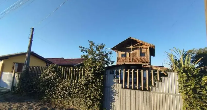 1076 - casa com 2 dormitórios - fundos para o rio ( perequê ) - centro