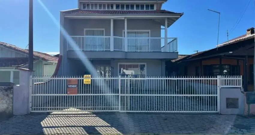 1078 - sobrado com 4 dormitórios - 250m do mar | centro - bbb/sc