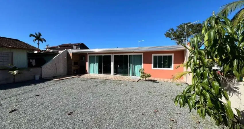 1084 - casa em alvenaria com 2 dormitórios - 50m da lagoa | costeira - bbs