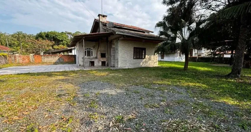 2044 - casa sob 2 terrenos com 697,50m² - 500m da lagoa | costeira - bbs