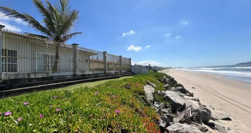 2056 - casa frente mar (pé na areia) | salinas - bal. barra do sul/sc
