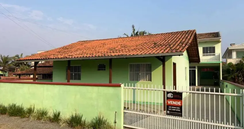 0612 - duas casas mobiliada em um terreno a 250 metros do mar  | salinas