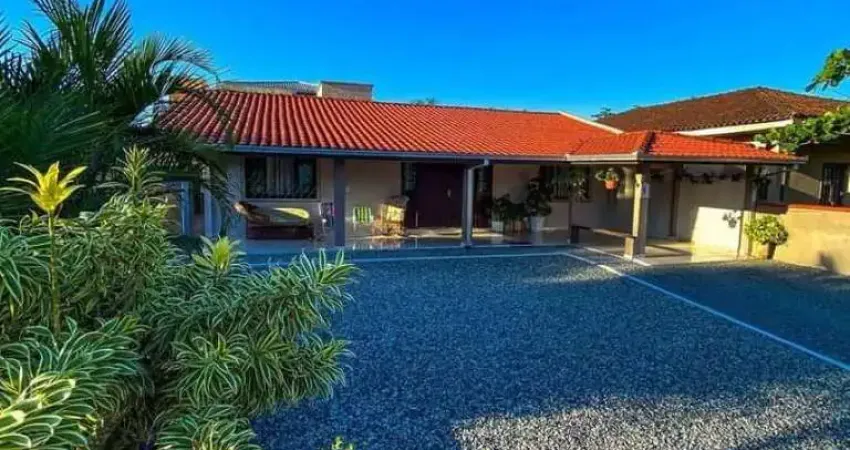 2004 - casa com 3 dormitórios e amplo terreno - 50m do lagoa - pinheiros