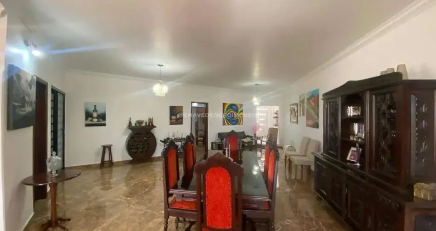 Sobrado com 03 quartos e 02 suítes à venda na região central de uberaba/mg