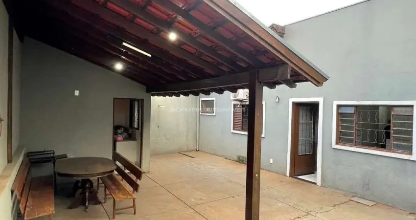 Casa á venda com 3 quartos sendo um 1 suíte ,localizado no bairro beijaflor ii em uberaba .