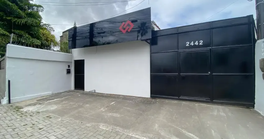 Mega terreno (1.354m²): pode ser utilizado como residencial ou comercial  (clínica, mercado, igreja, etc).