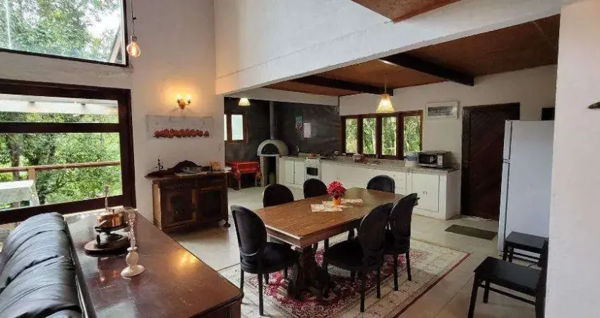 Casa para alugar em campos do jordão, colinas do imbiry, com 4 quartos, com 240 m²