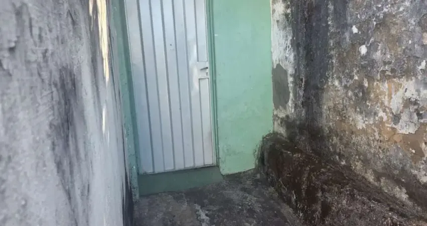 Casa com 3 quartos à venda na Rua Tremedal, Carlos Prates, Belo Horizonte