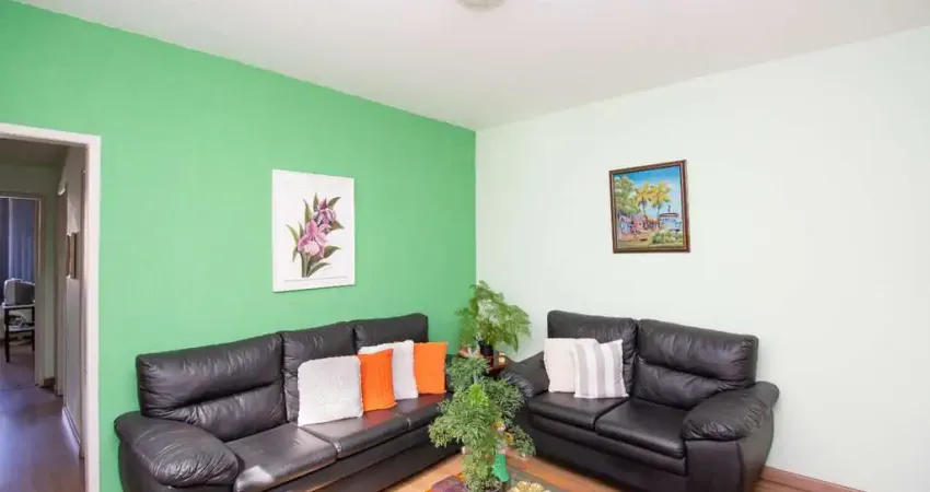 Em frente ao supermercado, em uma rua que te dá fácil acesso ao centro para venda