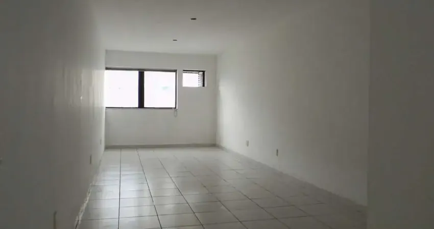 Sala comercial no centro, com vaga e uma vista privilegiada para venda