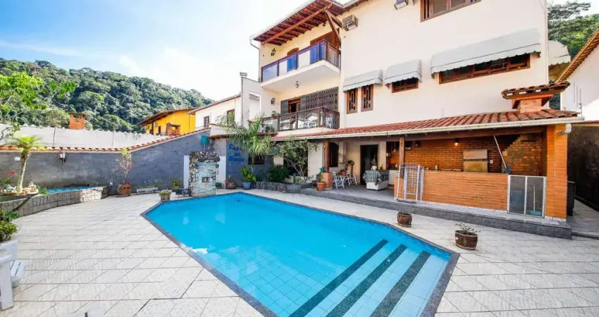 Viva com lazer e conforto nesta casa ampla e ensolarada para venda