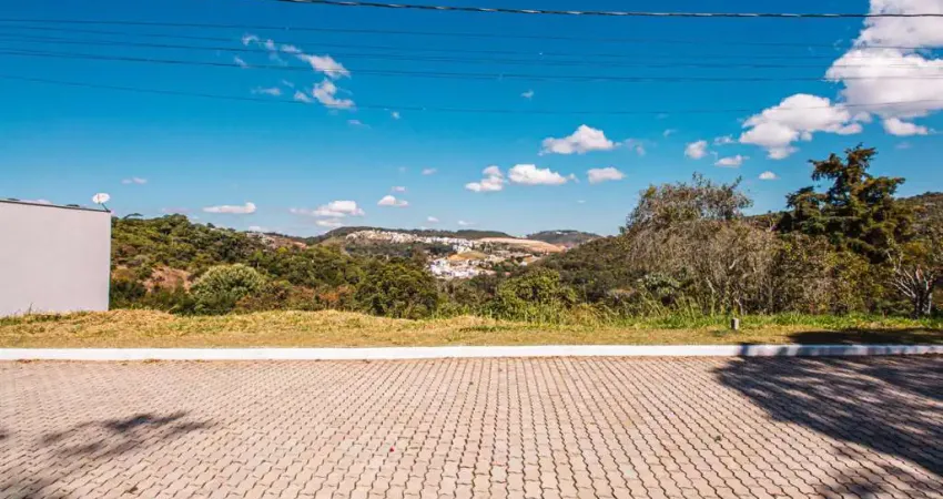Lote em declive com vista para área de preservação para venda