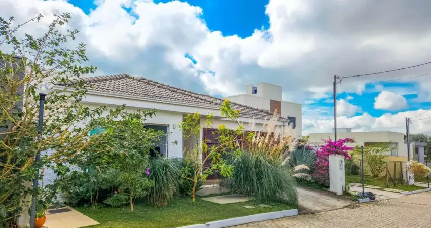 Requinte e contato com a natureza, tudo isso nessa casa para venda ou locação.