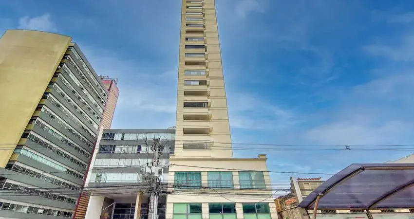 More na principal avenida da cidade, com uma vista livre para venda