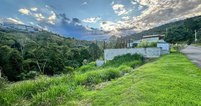 Aproveite a vista para a mata e o contato com a natureza para venda