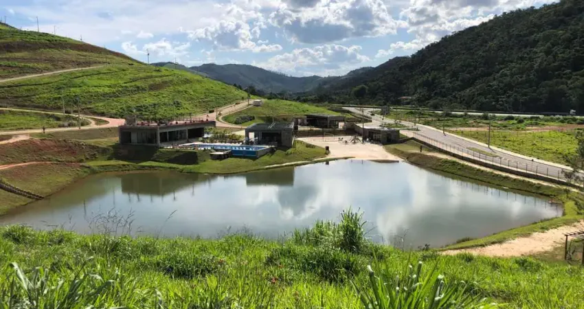 Aproveite sua vista cercada de muito verde no estrela do lago para venda