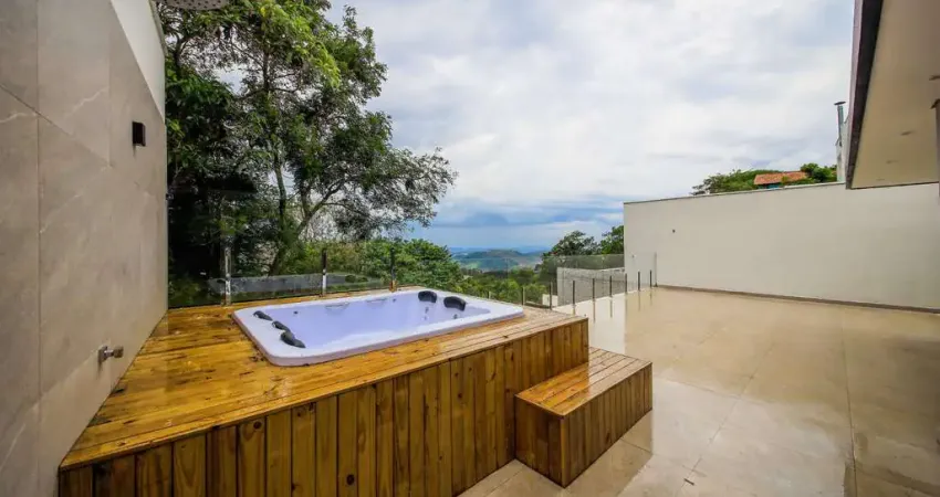 Casa recém-construída com gourmet, spa e uma bela vista para venda