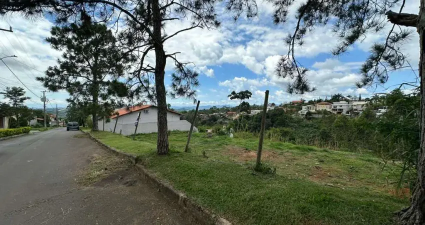 Terreno com platô preparado e possibilidade de expansão para venda