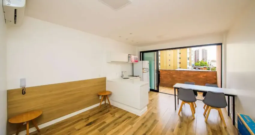 Studio com armários, eletrodomésticos e tudo pronto para venda