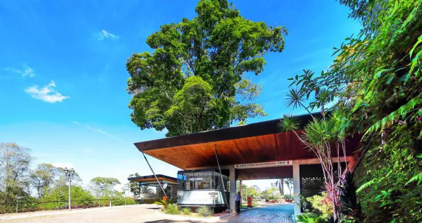 Terreno com medidas acima da média e integrado com a natureza para venda