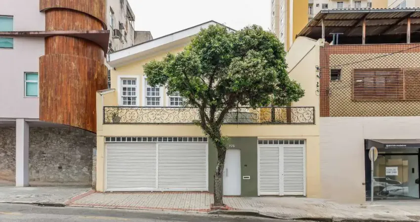 Ampla casa com projeto assinado e localização privilegiada para venda