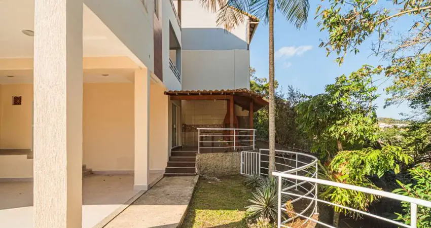 Uma casa para viver bem, cercada de verde e luz natural no são lucas para venda