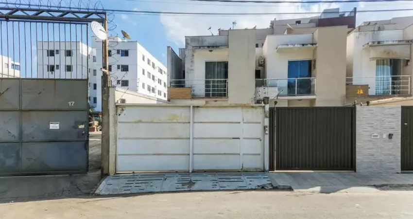 Casa com 3 quartos, suíte e área externa com churrasqueira para venda