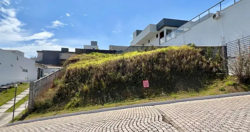 Lote em condomínio arborizado próximo à via são pedro para venda