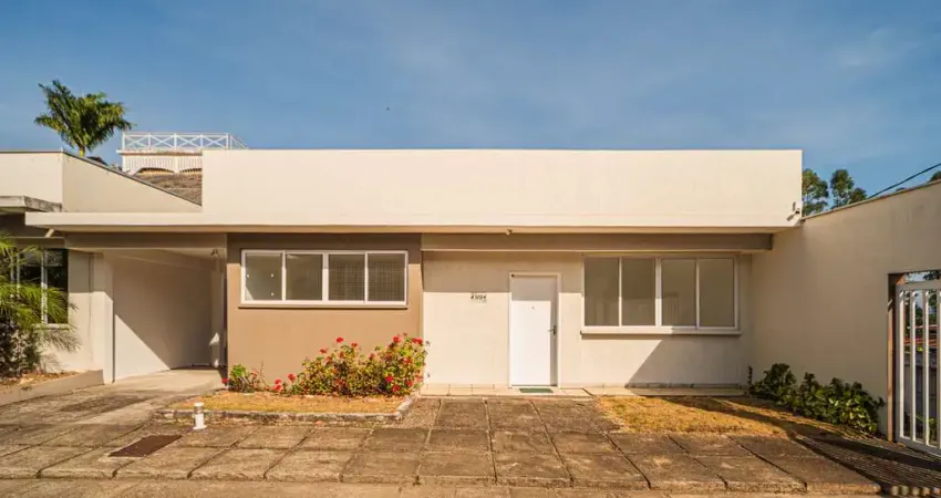 Casa linear em condomínio exclusivo no aeroporto para venda