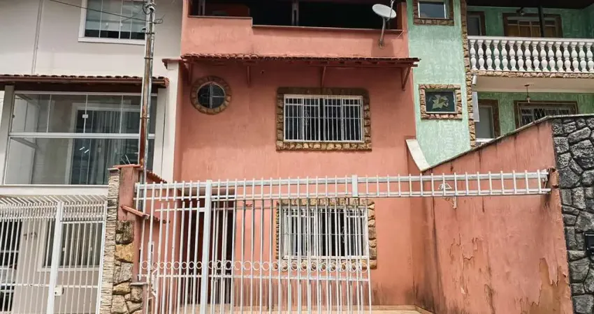 Casa com 3 pavimentos e salão com lareira no cascatinha para venda
