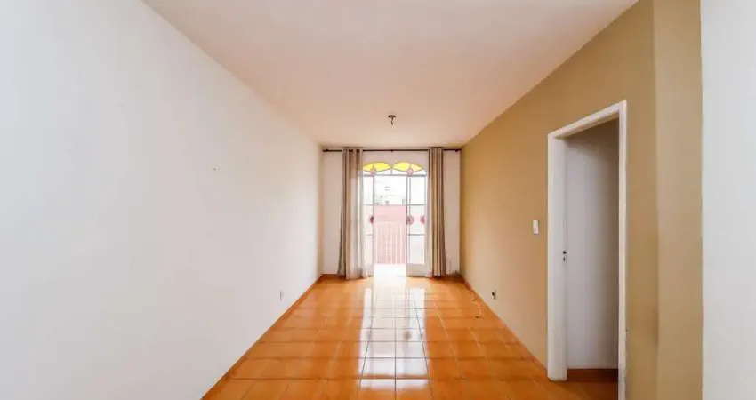 Apartamento com varanda e vista próxima ao centro para venda