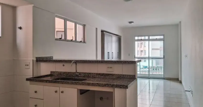 Apartamento prático, bem localizado e com varanda para locação