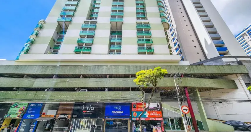 Quarto e sala planejado, com varanda e vaga no centro para locação