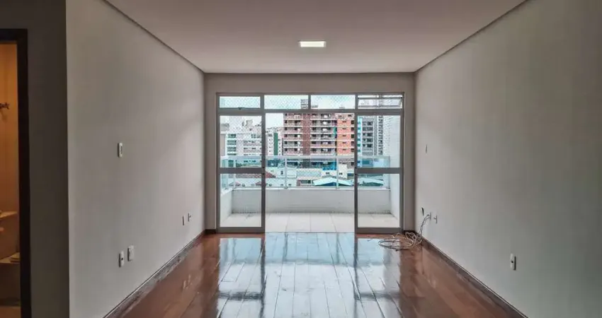 Apartamento com 3 suítes e varanda no santa helena para locação