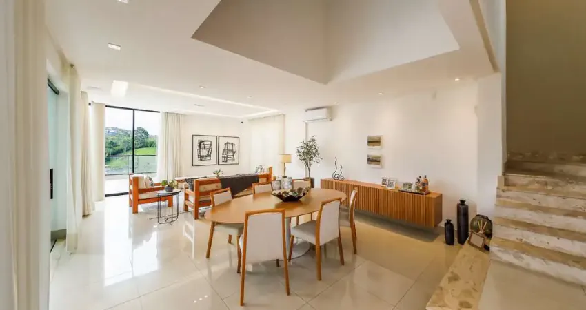 Casa com 4 quartos, 3 suítes e piscina no aeroporto para venda