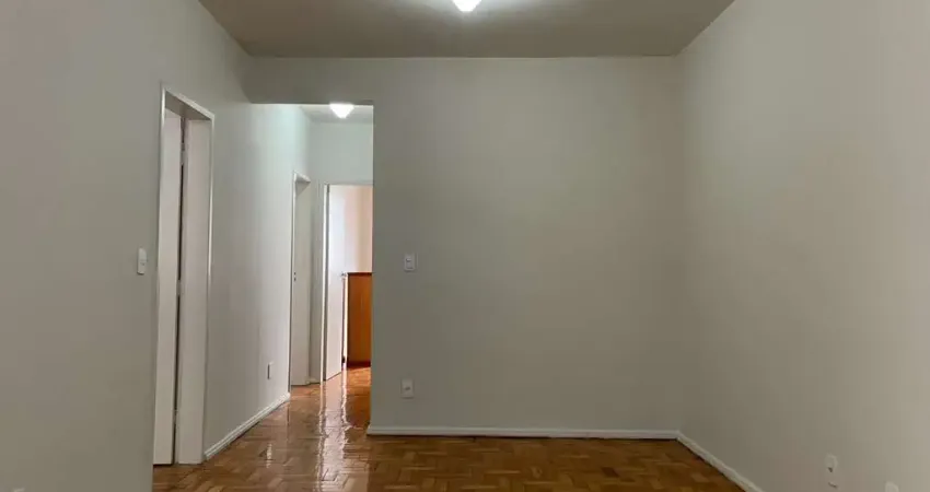 Apartamento amplo e reformado próximo à área central para locação