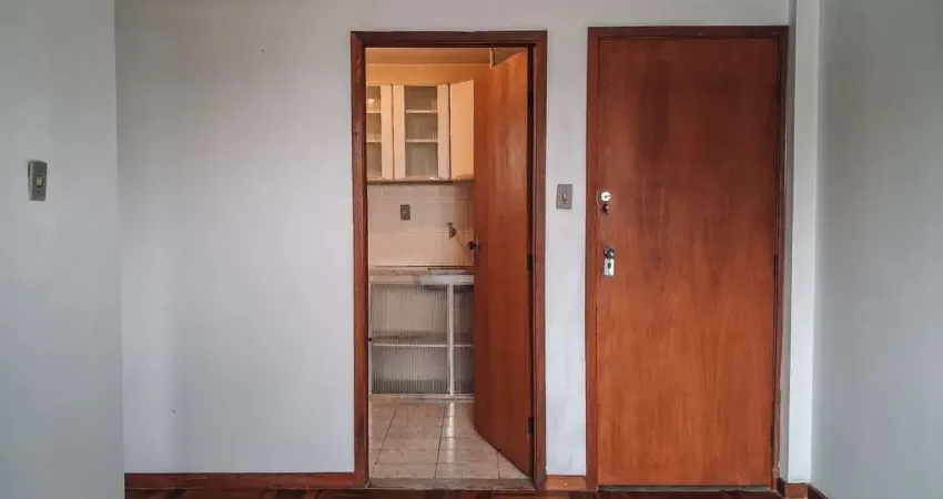 2 quartos com varanda e vaga coberta no Morro da Glória para locação